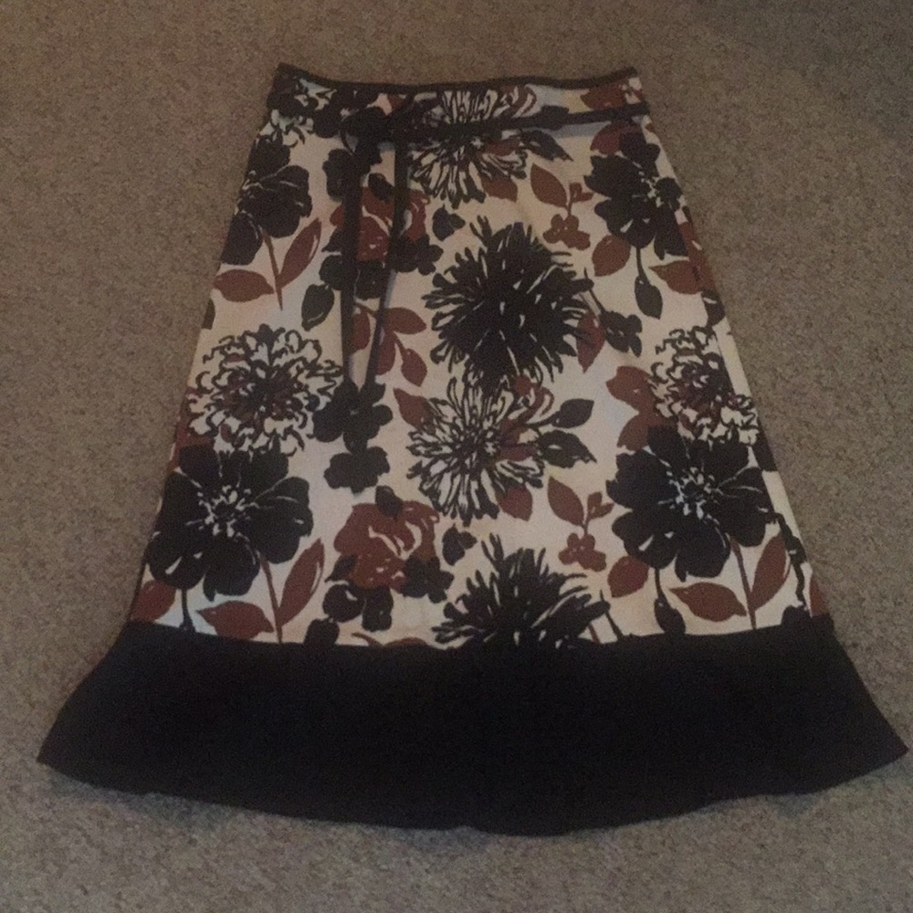 Mid length skirt